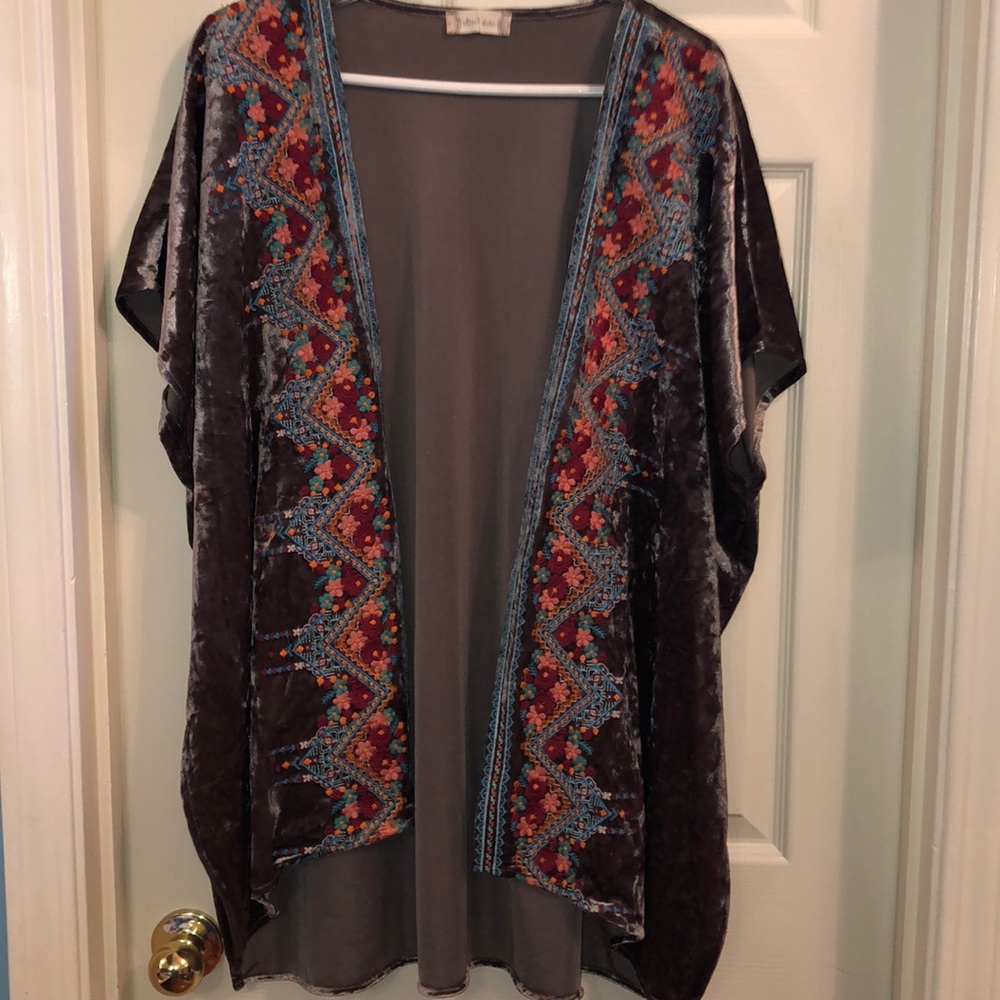 Aztec patterned velvet kimono